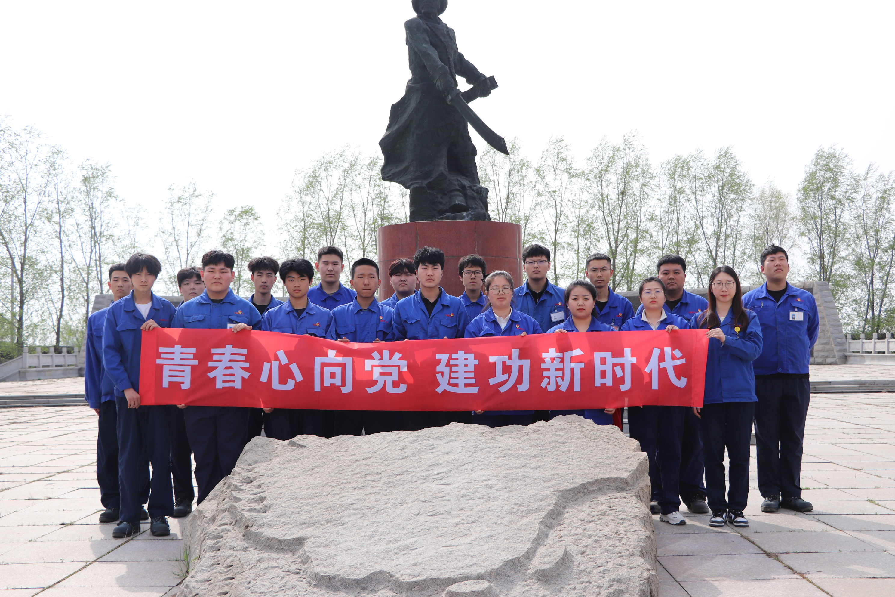 盘锦尊龙凯时团员青年代表集体合影.jpg 盘锦尊龙凯时团员青年代表集体合影.jpg
