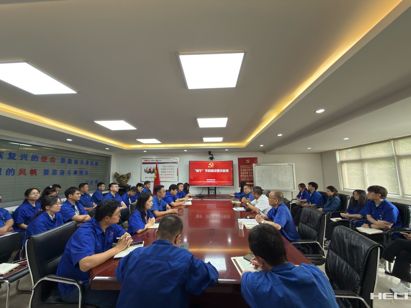 警示教育现场.jpg 警示教育现场.jpg