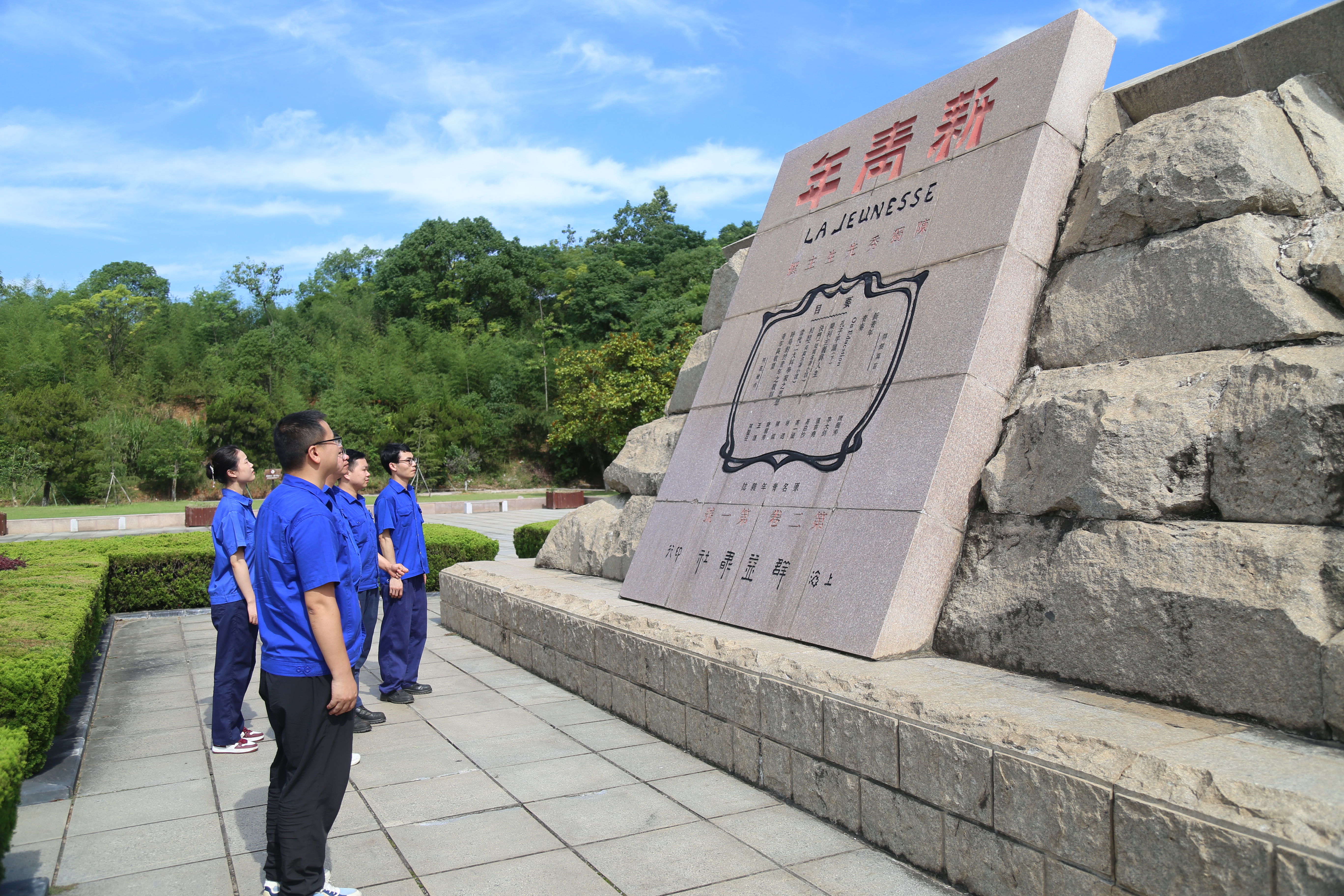 参观园区(二).JPG 参观园区(二).JPG