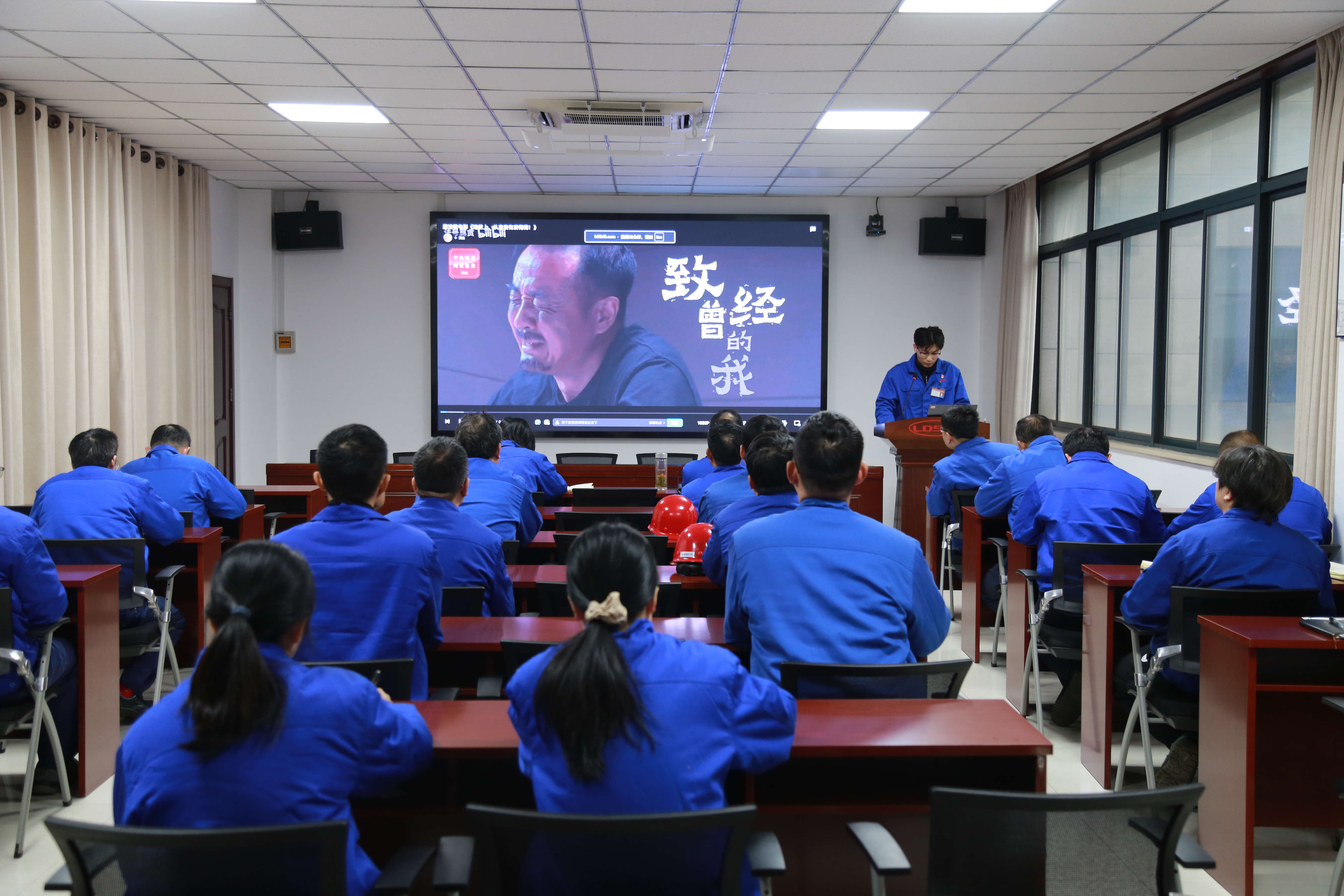 3.组织旁观清廉教育微电影.JPG 3.组织旁观清廉教育微电影.JPG