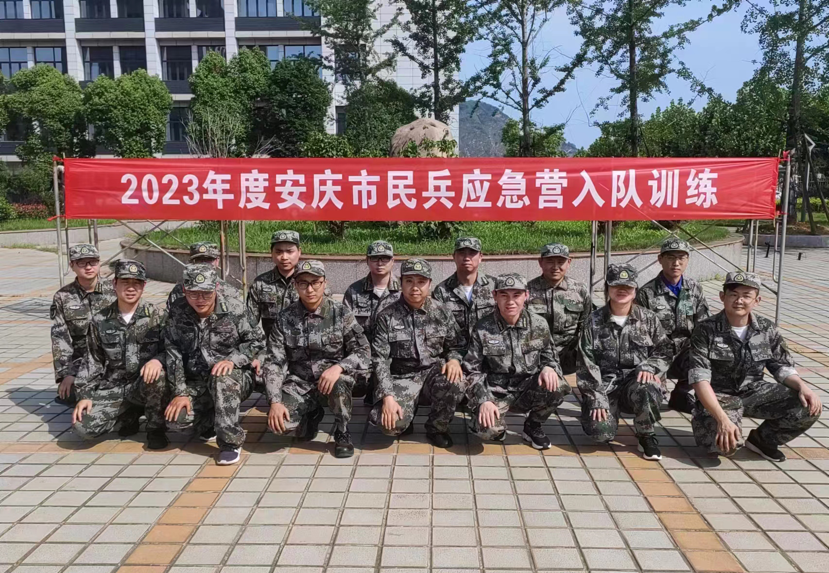 联动属具、娄底车桥民兵班入队训练合影.jpg